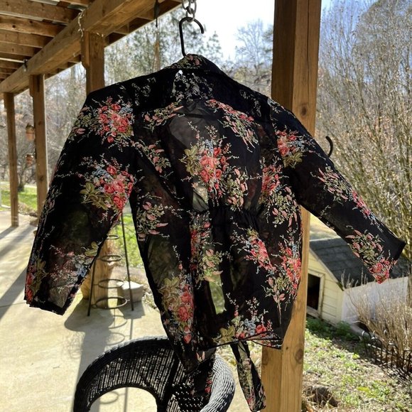 Wet Seal Women's Size M Sheer quarter length sleeve-Neck Black Floral Blouse - Picture 4 of 10